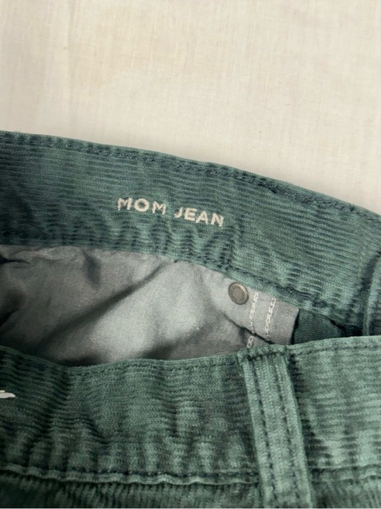 Women’s American Eagle Super Stretch Green Corduroy Mom Jeans Size 10 Regular - Picture 6 of 6